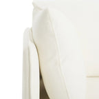 Poltroncina in tessuto con gambe in legno