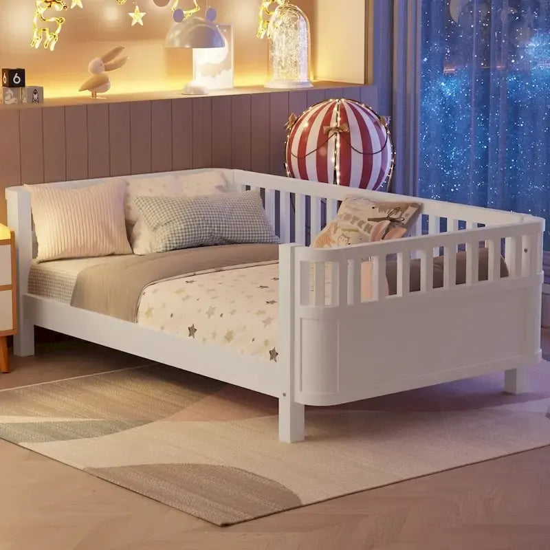 Letto a piattaforma a basso profilo per bambini con sponde di sicurezza
