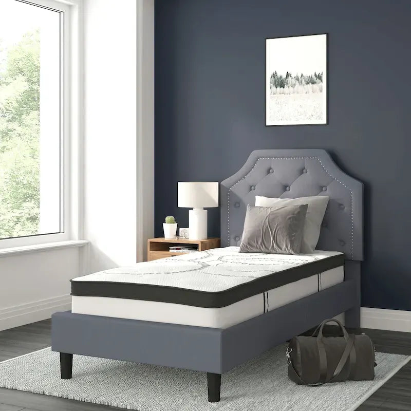 Letto imbottito a piattaforma con materasso a molle insacchettate da 25 cm