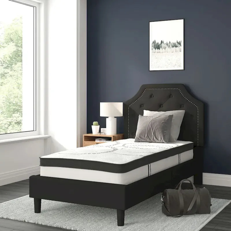 Letto imbottito a piattaforma con materasso a molle insacchettate da 25 cm