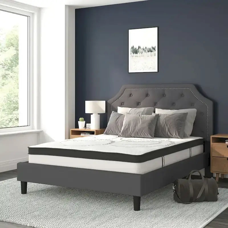 Letto imbottito a piattaforma con materasso a molle insacchettate da 25 cm