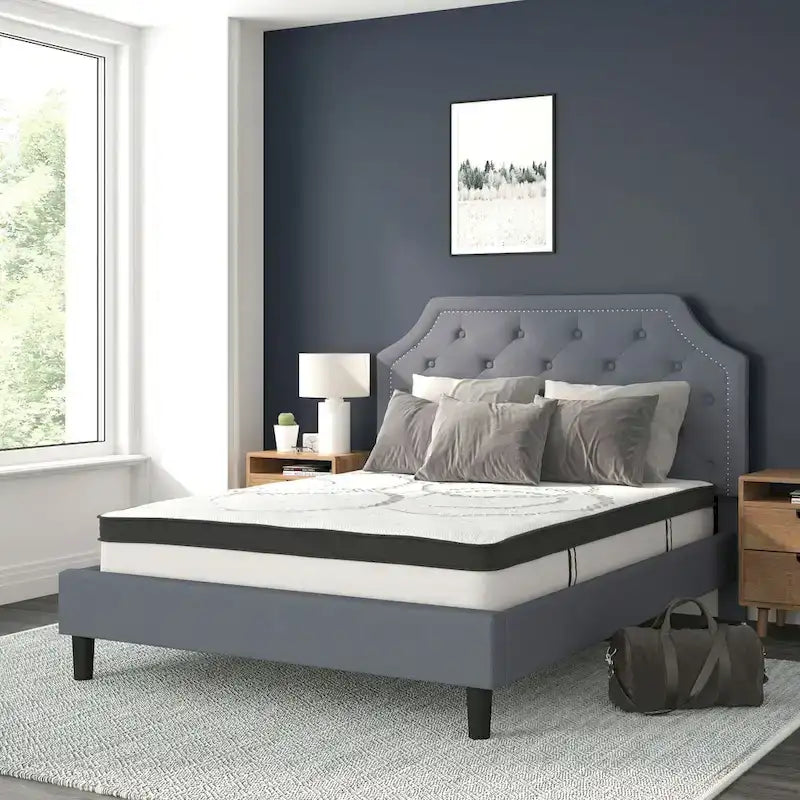 Letto imbottito a piattaforma con materasso a molle insacchettate da 25 cm