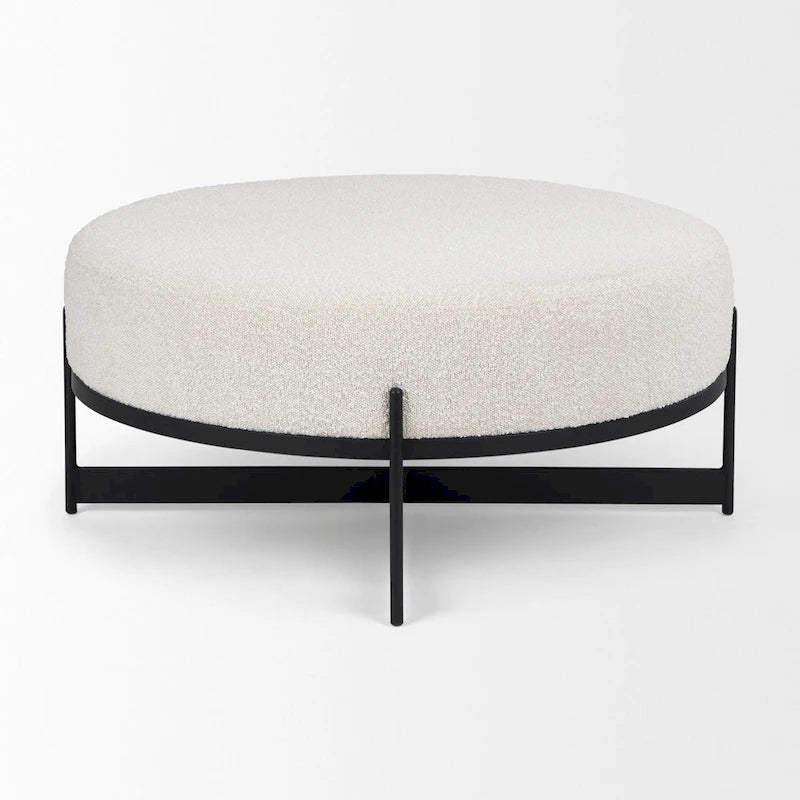 Pouf rotondo in tessuto bouclé color crema con base in metallo nero