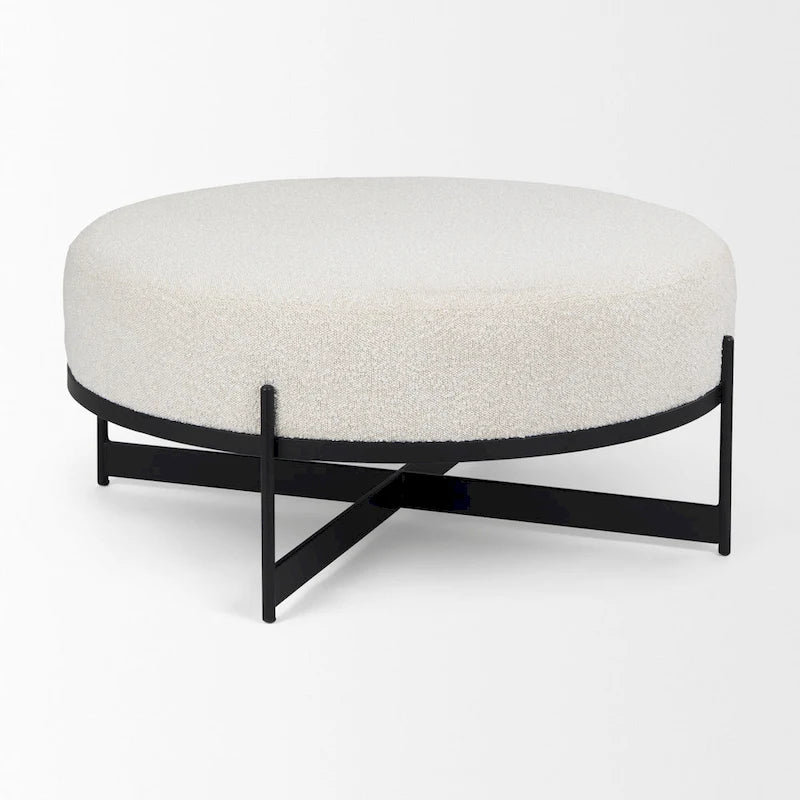 Pouf rotondo in tessuto bouclé color crema con base in metallo nero