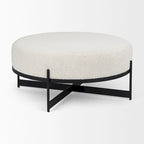 Pouf rotondo in tessuto bouclé color crema con base in metallo nero