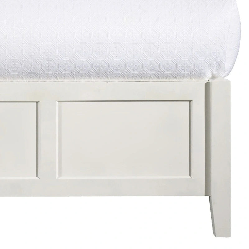 Letto matrimoniale basso in legno massello di mogano con testiera a pannelli, bianco