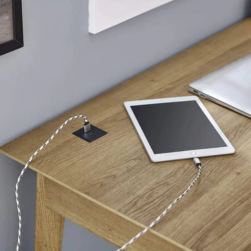 Scrivania moderna da ufficio con cassetto e hub USB